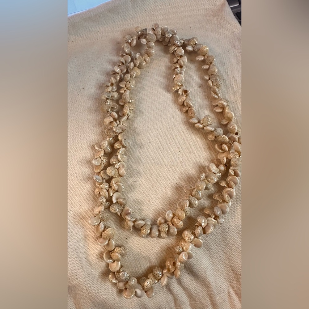 Vintage Hawaiian mini umbonium shell necklace